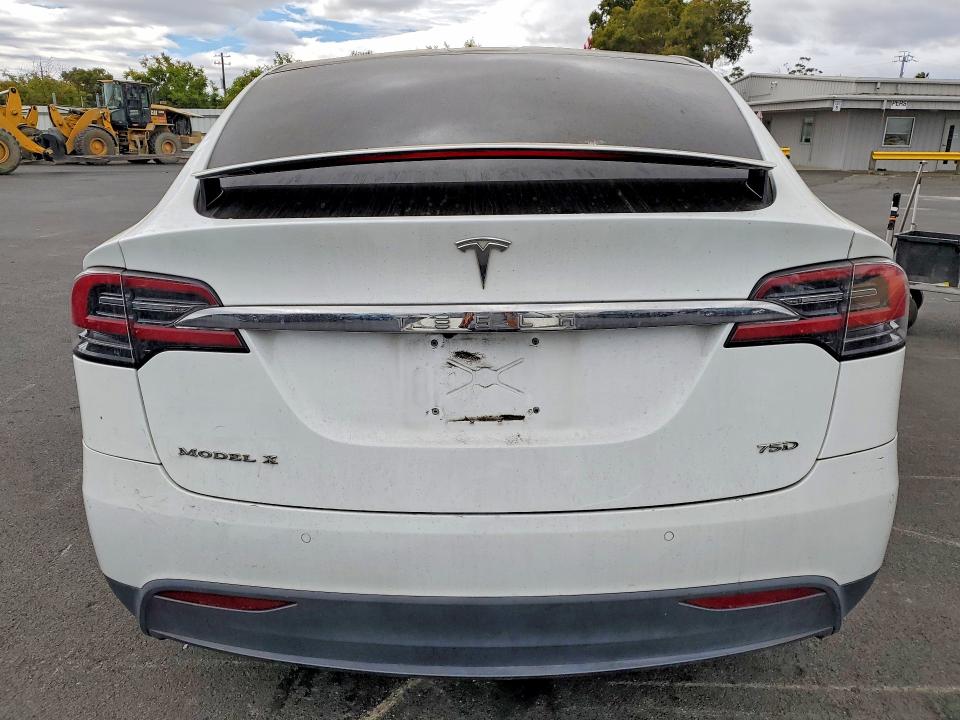 Фото 6 с аукциона – 2018 TESLA MODEL X с VIN 5YJXCAE20JF104660