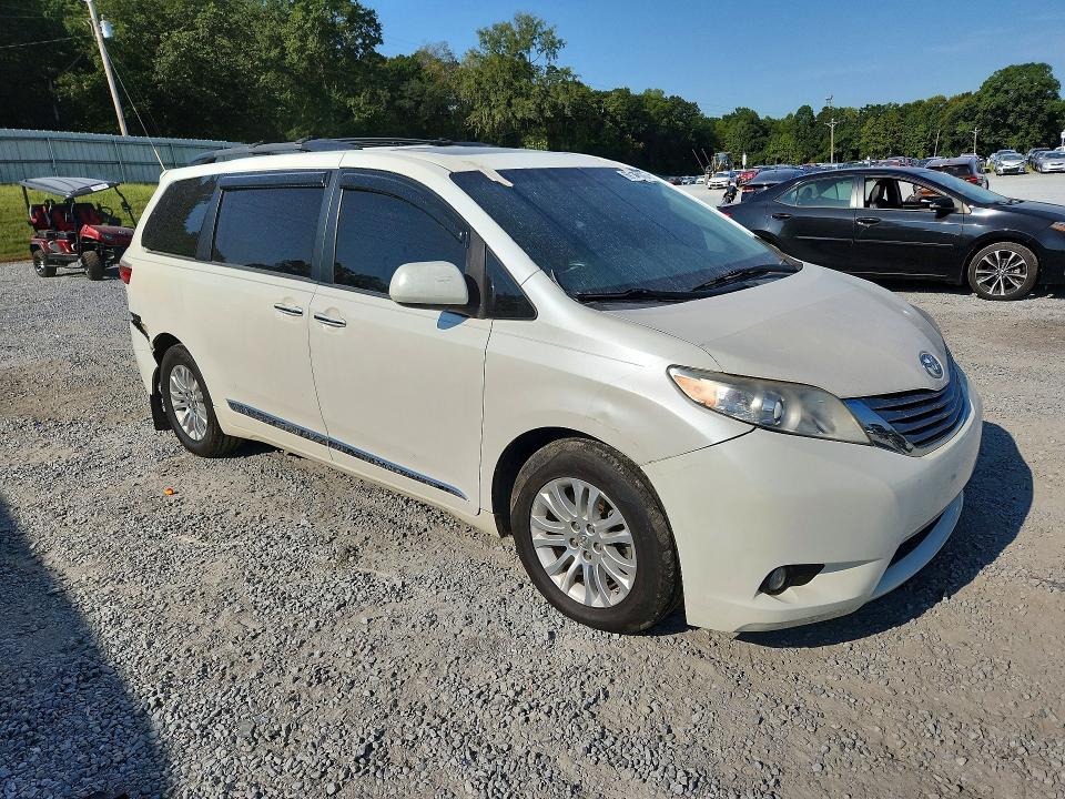 Photo 4 from auction – 2017 TOYOTA SIENNA with VIN 5TDYZ3DC6HS845376