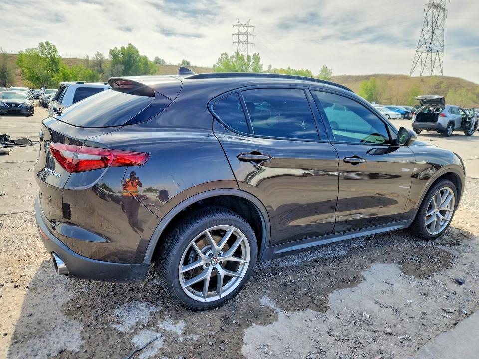 Снимка 3 от търг – 2018 ALFA ROMEO STELVIO с VIN ZASFAKNN1J7B86431