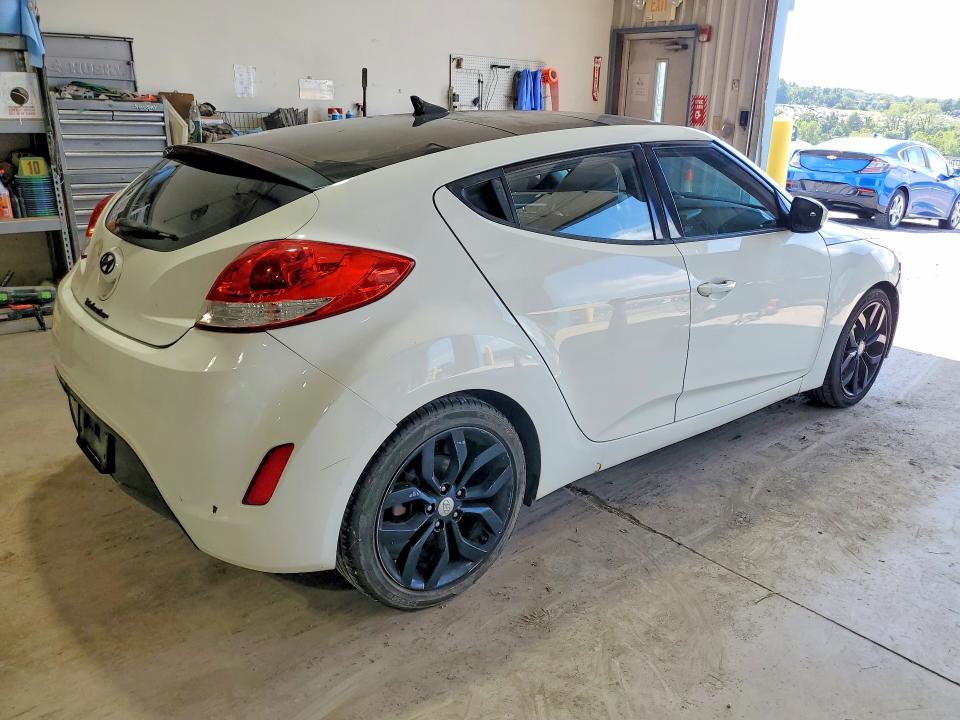 Photo 3 from auction – 2013 HYUNDAI VELOSTER with VIN KMHTC6AD8DU106537