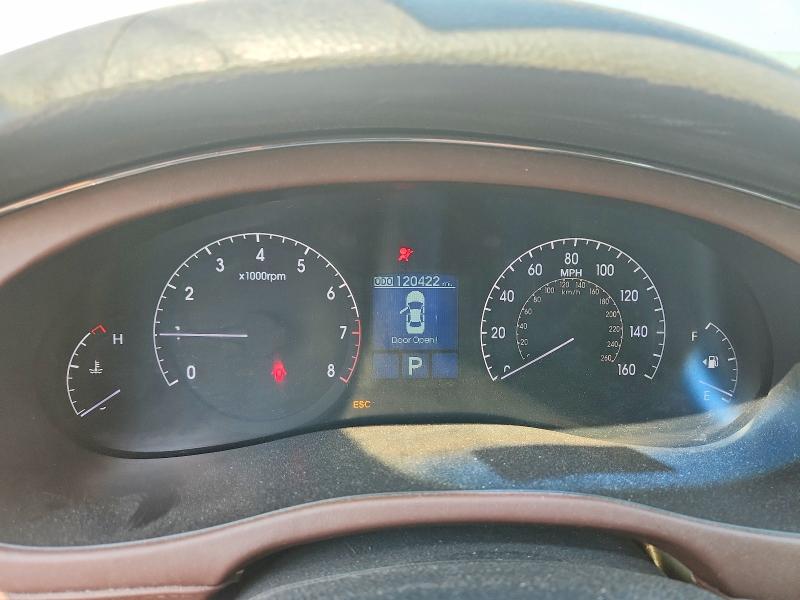 Photo 9 from auction – 2011 HYUNDAI GENESIS with VIN KMHGC4DF6BU145000