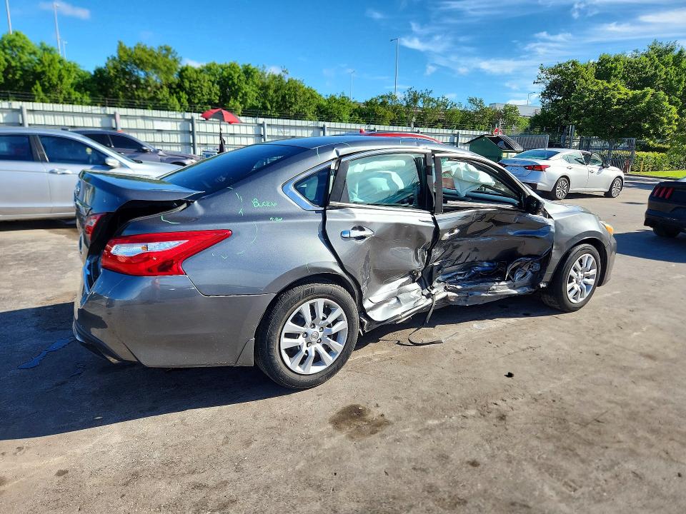 Photo 3 from auction – 2017 NISSAN ALTIMA with VIN 1N4AL3AP1HC148098