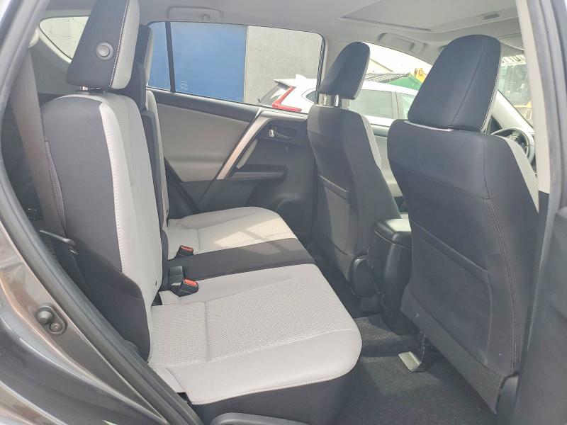 Photo 11 from auction – 2018 TOYOTA RAV4 with VIN JTMRFREV1JD245740