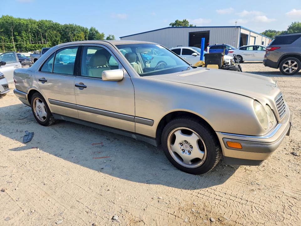Photo 4 from auction – 1997 MERCEDES-BENZ E with VIN WDBJF72F1VA159008