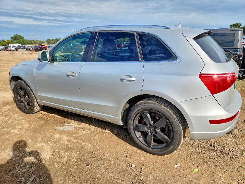 Фото 2 с аукциона – 2010 AUDI Q5 с VIN WA1LKAFP8AA034291