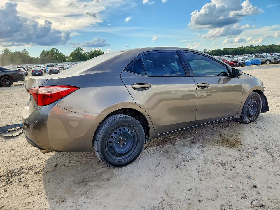 Photo 3 from auction – 2017 TOYOTA COROLLA with VIN 5YFBURHE1HP717980