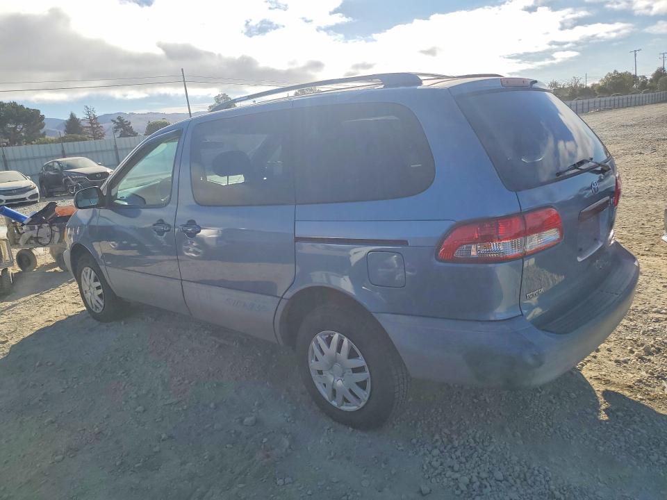 Photo 2 from auction – 2001 TOYOTA SIENNA with VIN 4T3ZF13C81U334145