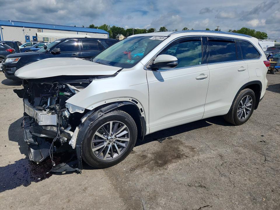 TOYOTA HIGHLANDER 2017 with VIN 5TDJZRFH2HS416314 - Photo from auction