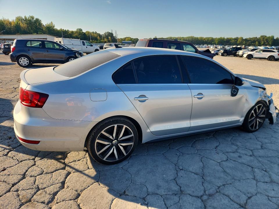 Photo 3 from auction – 2014 VOLKSWAGEN JETTA with VIN 3VW4T7AJ7EM220696