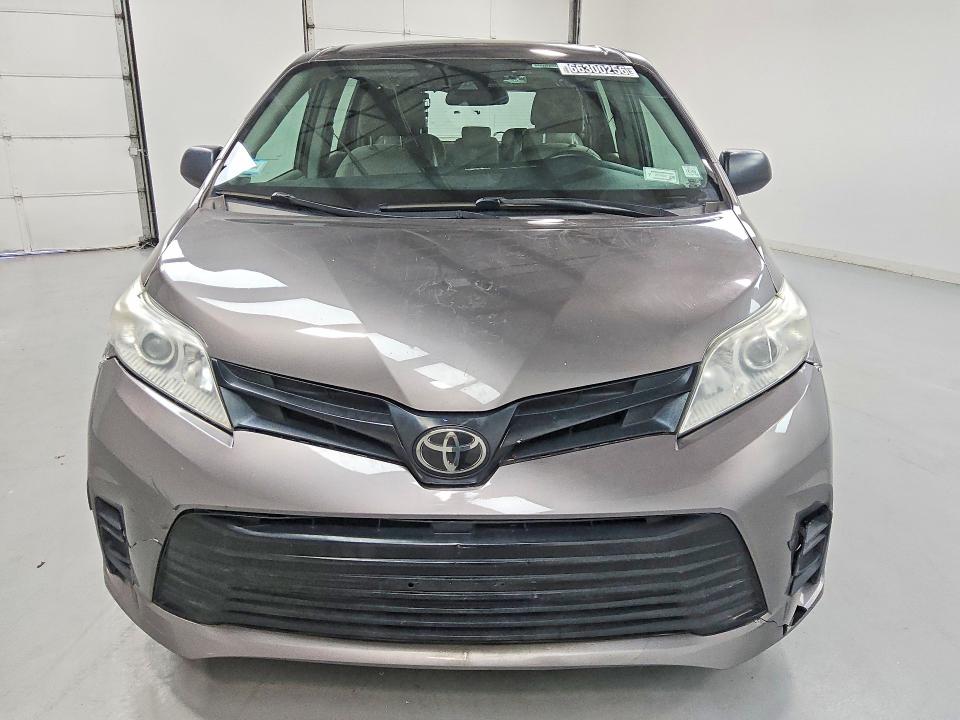 Photo 5 from auction – 2018 TOYOTA SIENNA with VIN 5TDZZ3DCXJS945085