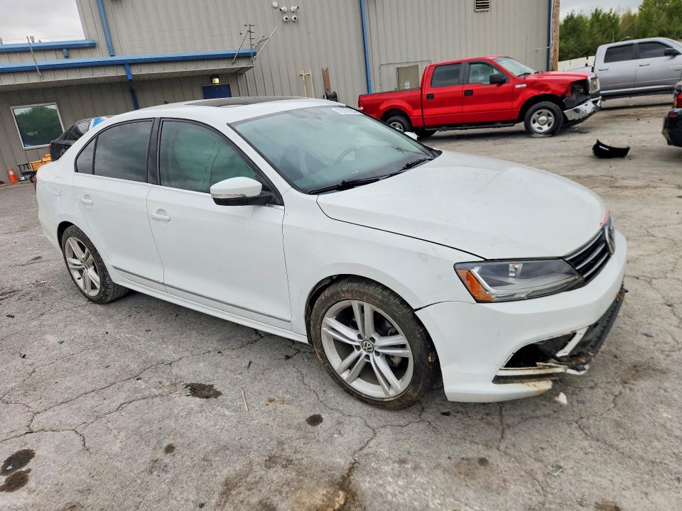 Снимка 4 от търг – 2017 VOLKSWAGEN JETTA с VIN 3VWL17AJ0HM271799