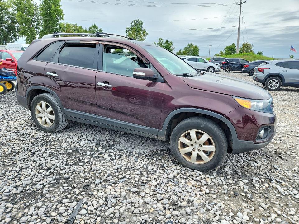 Photo 4 from auction – 2011 KIA SORENTO with VIN 5XYKT4A11BG174607