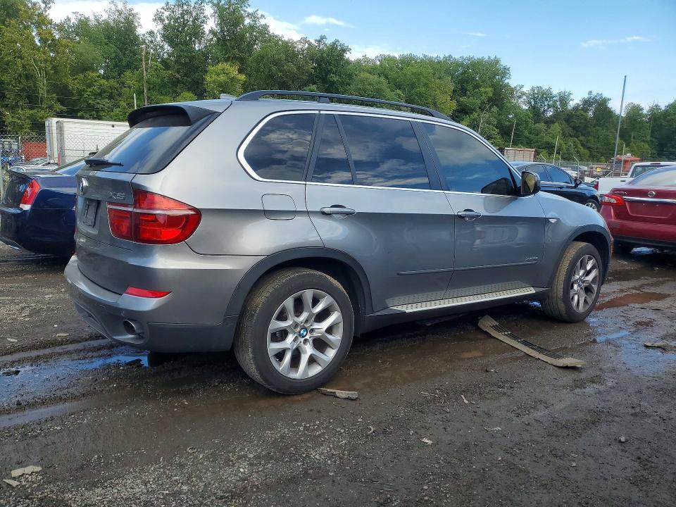 Foto 3 de la subasta – 2013 BMW X5 con VIN 5UXZV4C52D0B24401