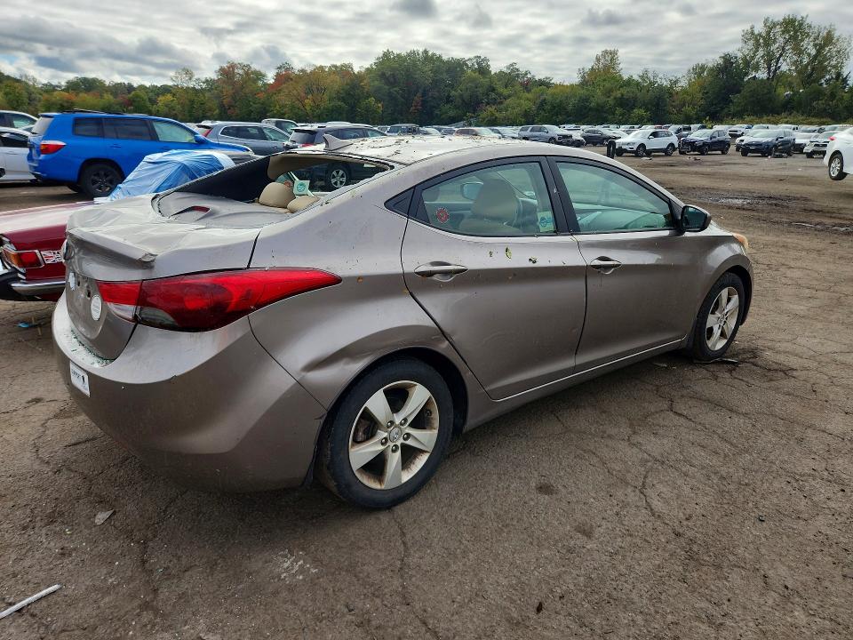 Снимка 3 от търг – 2012 HYUNDAI ELANTRA с VIN 5NPDH4AE9CH146643