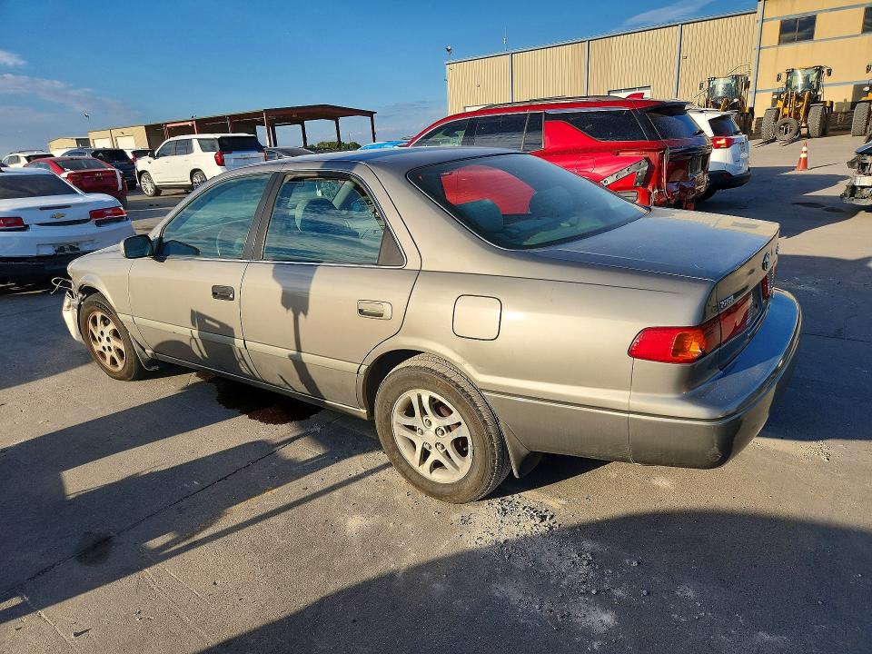 Photo 2 from auction – 2000 TOYOTA CAMRY with VIN 4T1BG22K2YU688520