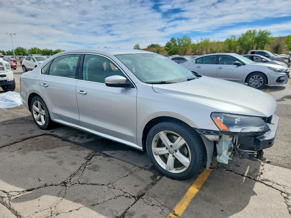 Снимка 4 от търг – 2015 VOLKSWAGEN PASSAT с VIN 1VWAT7A3XFC091876
