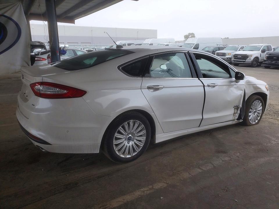 Foto 3 de la subasta – 2014 FORD FUSION con VIN 3FA6P0PU3ER151023