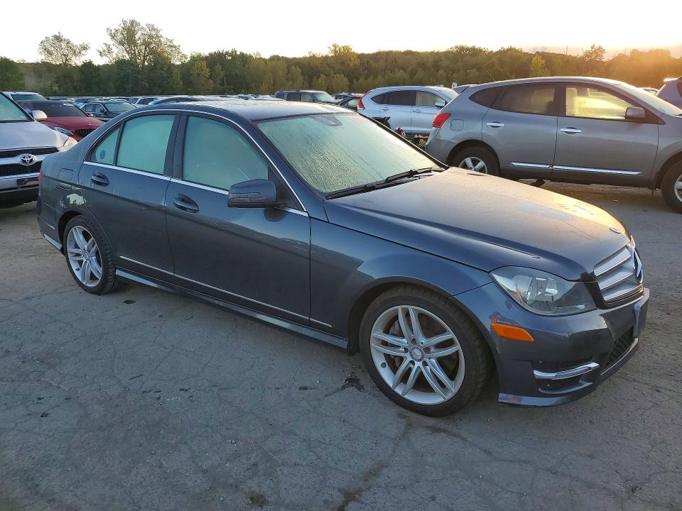 Photo 4 from auction – 2013 MERCEDES-BENZ C with VIN WDDGF8AB4DG141040