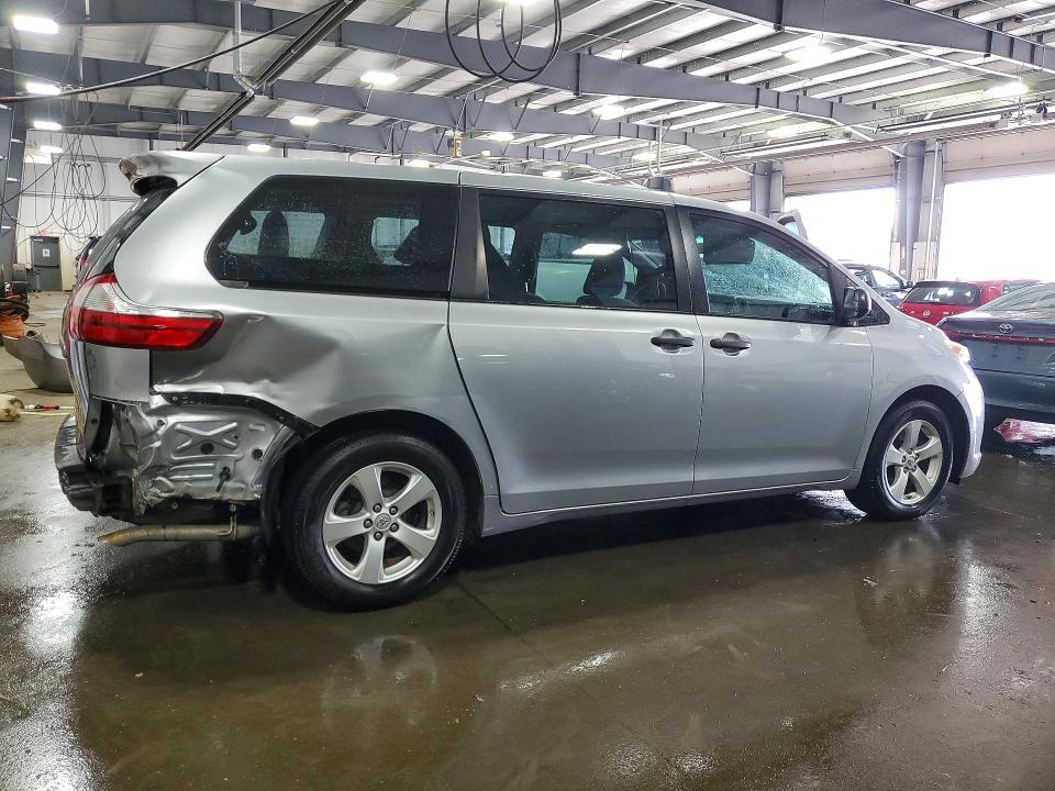 Photo 3 from auction – 2017 TOYOTA SIENNA with VIN 5TDZZ3DC8HS886886