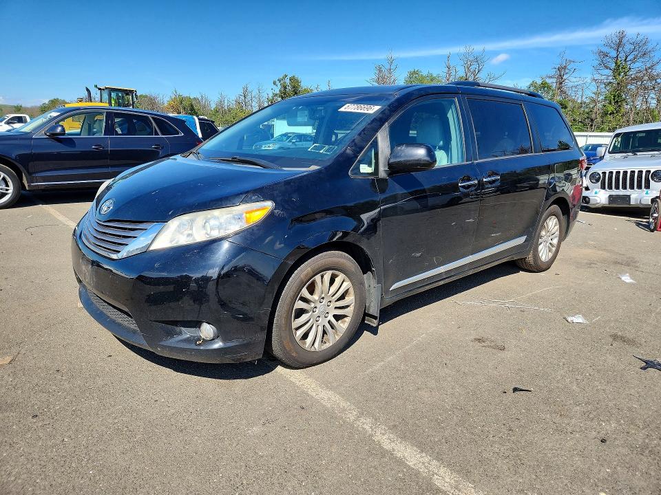 TOYOTA SIENNA 2017 with VIN 5TDYZ3DC0HS869219 - Photo from auction