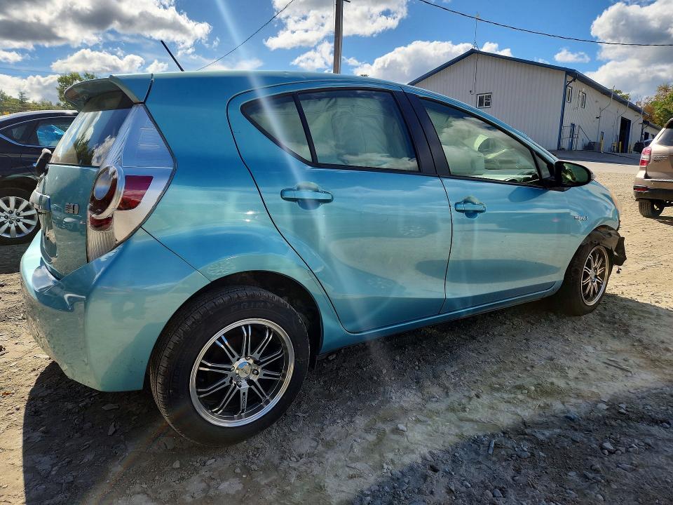 Photo 3 from auction – 2013 TOYOTA PRIUS C with VIN JTDKDTB32C1014227