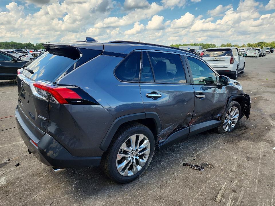 Photo 3 from auction – 2021 TOYOTA RAV4 with VIN JTMY1RFV3MD083574