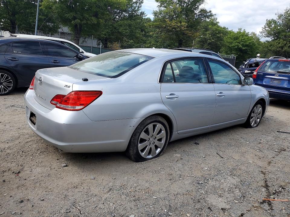 Zdjęcie 3 z aukcji – 2005 TOYOTA AVALON z VIN 4T1BK36B75U041735