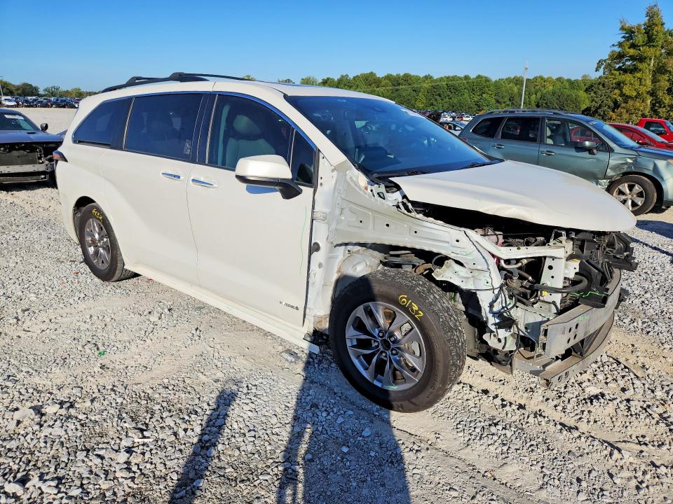 Zdjęcie 4 z aukcji – 2021 TOYOTA SIENNA z VIN 5TDJRKEC9MS018752