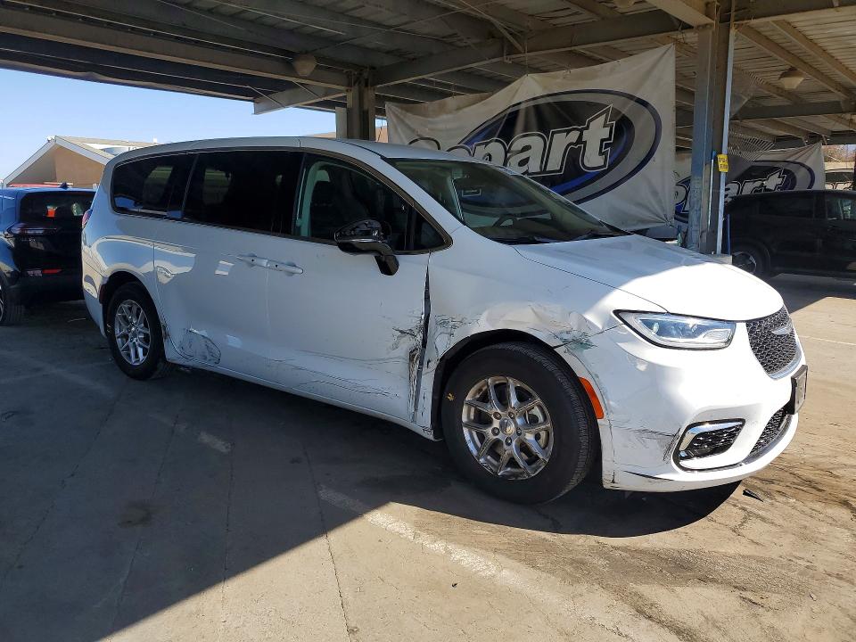 Photo 4 from auction – 2024 CHRYSLER PACIFICA with VIN 2C4RC1BG2RR106449