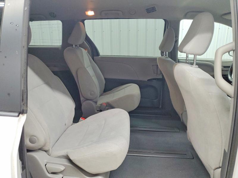 Photo 11 from auction – 2019 TOYOTA SIENNA with VIN 5TDZZ3DC4KS995353