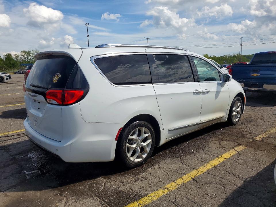 Photo 3 from auction – 2018 CHRYSLER PACIFICA with VIN 2C4RC1EGXJR292676