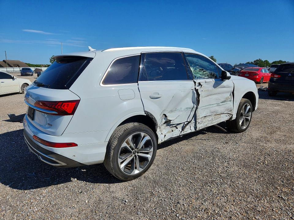 Фото 3 с аукциона – 2020 AUDI Q7 с VIN WA1VXAF79LD009931