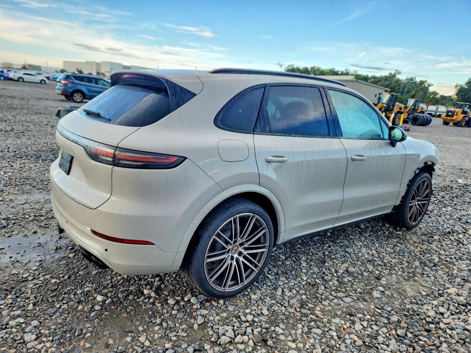 Photo 3 from auction – 2022 PORSCHE CAYENNE with VIN WP1AA2AYXNDA07666