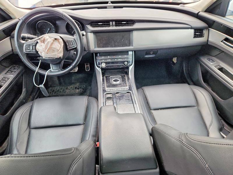 Photo 8 from auction – 2019 JAGUAR XF with VIN SAJBD4FX9KCY78845