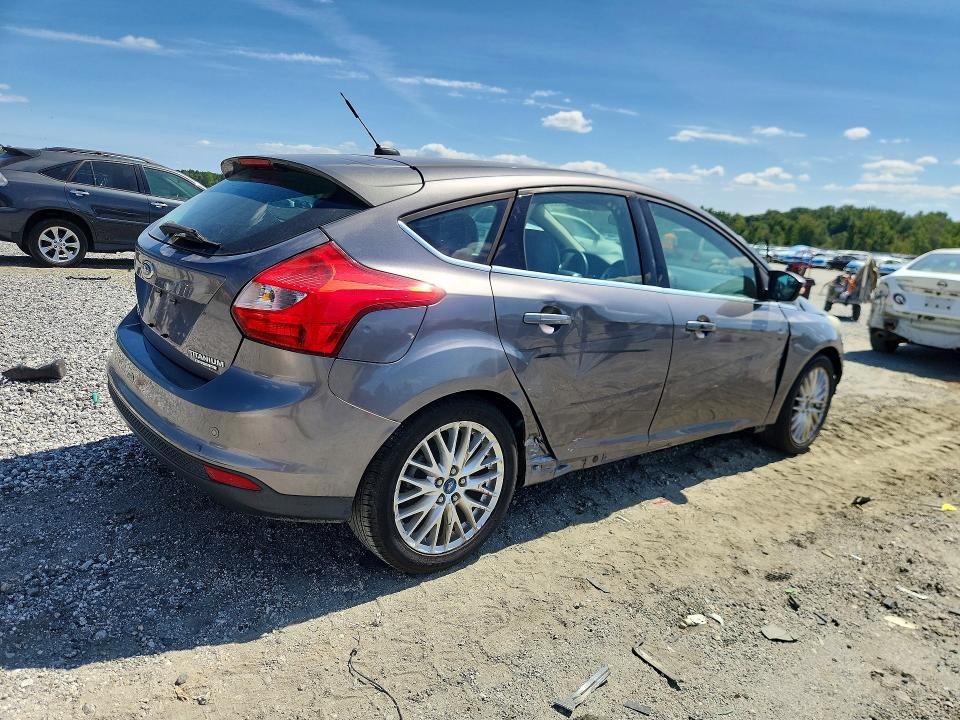 Photo 3 from auction – 2014 FORD FOCUS with VIN 1FADP3N22EL189996