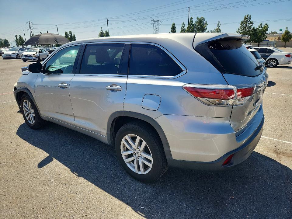 Photo 2 from auction – 2015 TOYOTA HIGHLANDER with VIN 5TDZARFH2FS013893