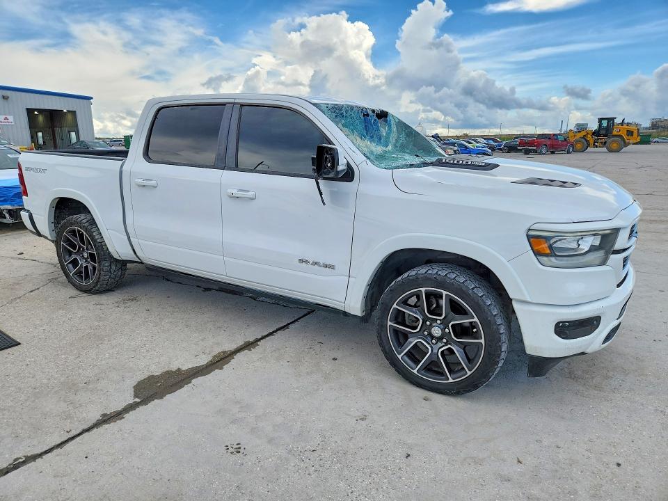 Foto 4 de la subasta – 2022 RAM 1500 con VIN 1C6RREJT4NN104978