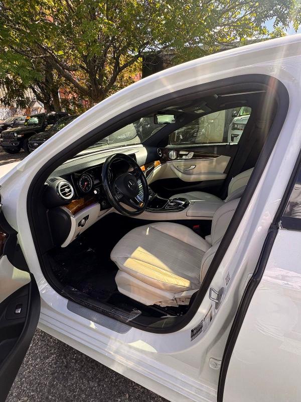 Photo 9 from auction – 2017 MERCEDES-BENZ E with VIN WDDZF4KBXHA018352
