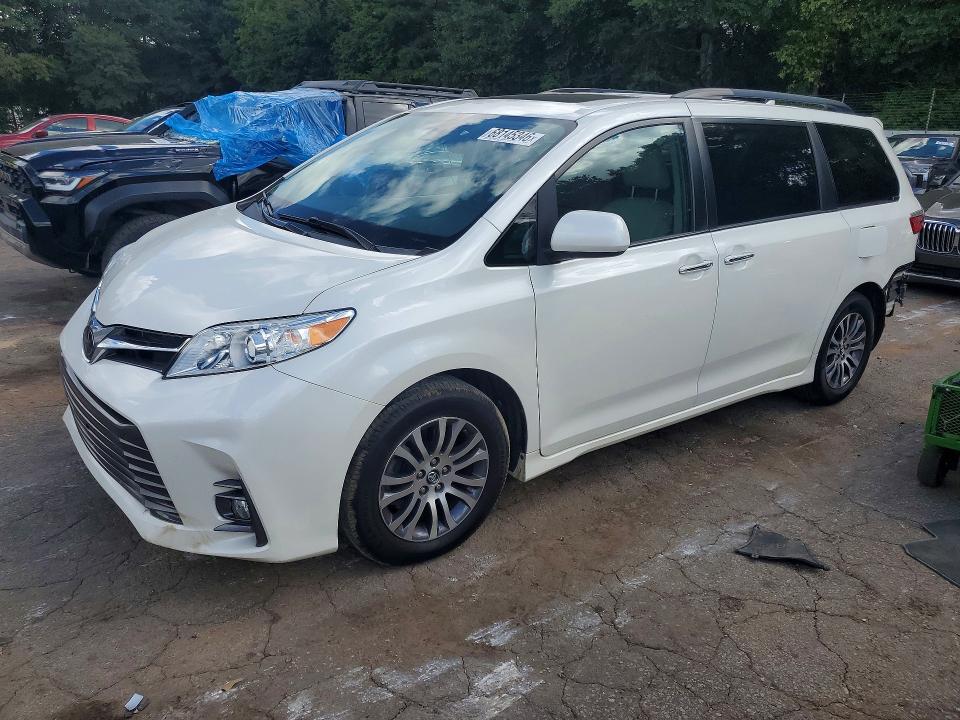 TOYOTA SIENNA 2018 with VIN 5TDYZ3DC1JS951174 - Photo from auction
