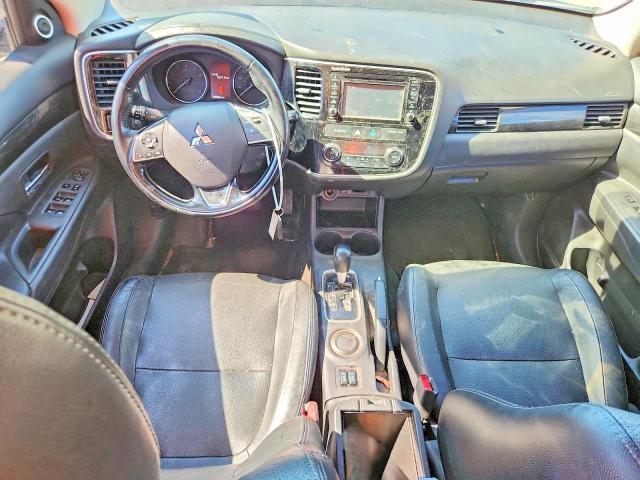 Photo 8 from auction – 2016 MITSUBISHI OUTLANDER with VIN JA4AD3A30GZ045782
