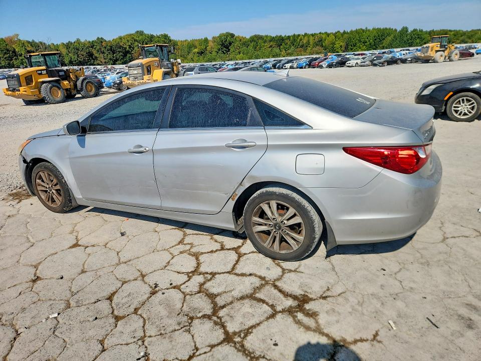 Фото 2 с аукциона – 2012 HYUNDAI SONATA с VIN 5NPEB4AC6CH396572