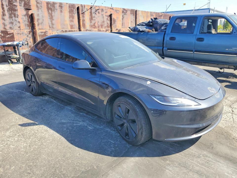 Снимка 4 от търг – 2025 TESLA MODEL 3 с VIN 5YJ3E1EA1SF992028