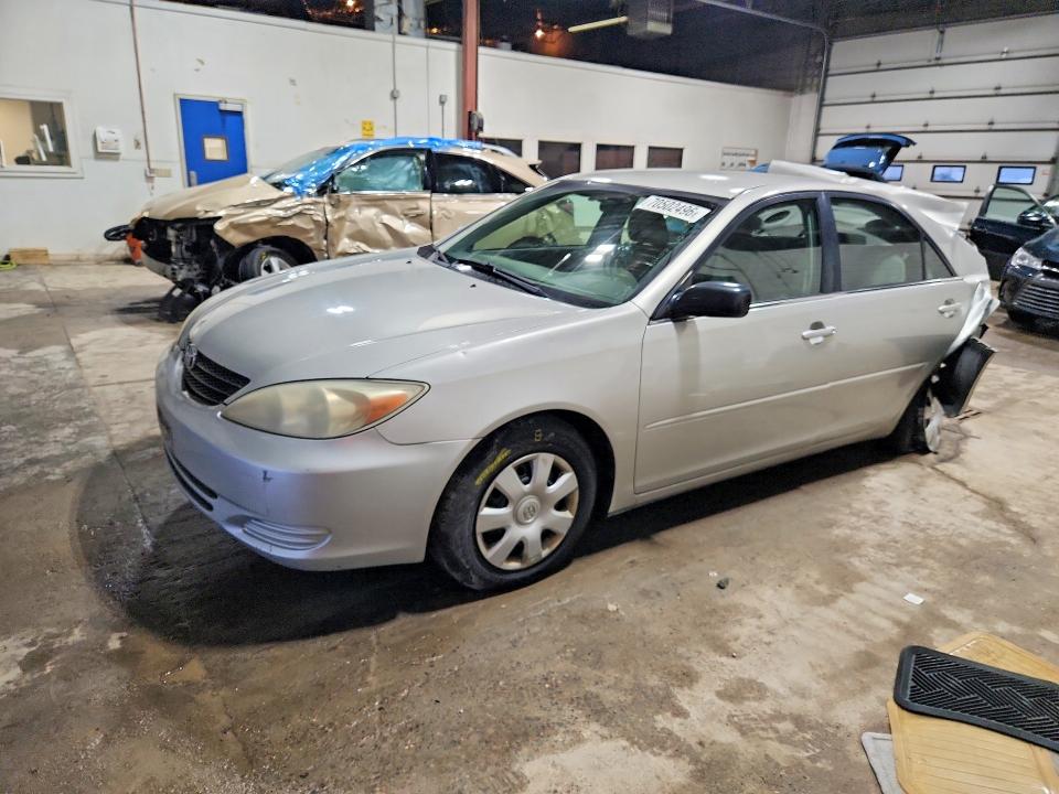TOYOTA CAMRY 2004 с VIN 4T1BE32K44U937339 - Снимка от търг