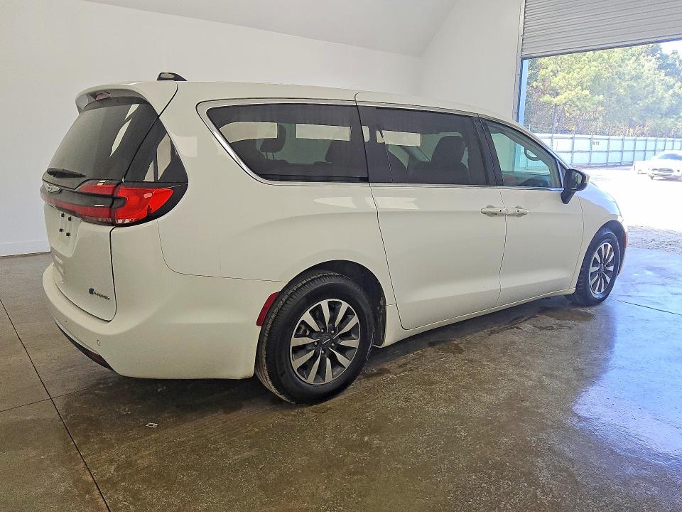 Фото 3 с аукциона – 2023 CHRYSLER PACIFICA с VIN 2C4RC1L78PR611858
