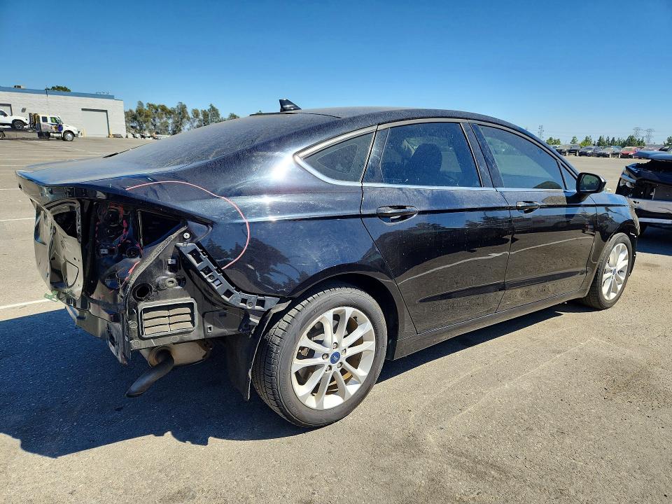Photo 3 from auction – 2020 FORD FUSION with VIN 3FA6P0LU7LR231024