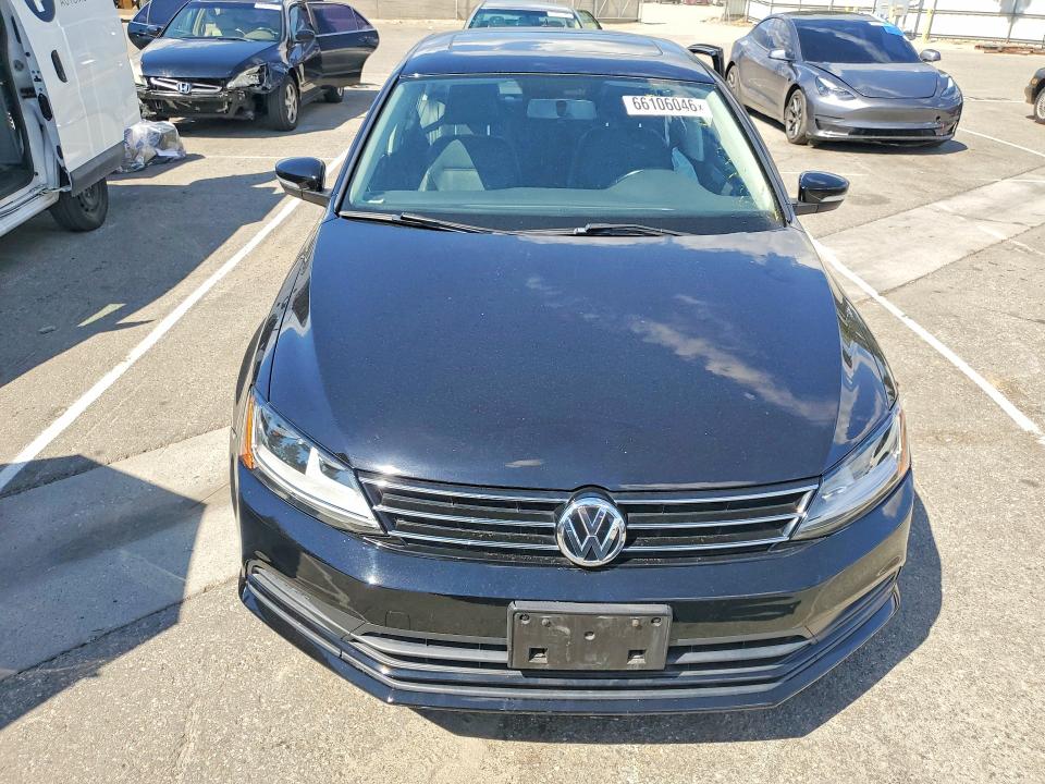 Zdjęcie 5 z aukcji – 2017 VOLKSWAGEN JETTA z VIN 3VWDB7AJ8HM204367