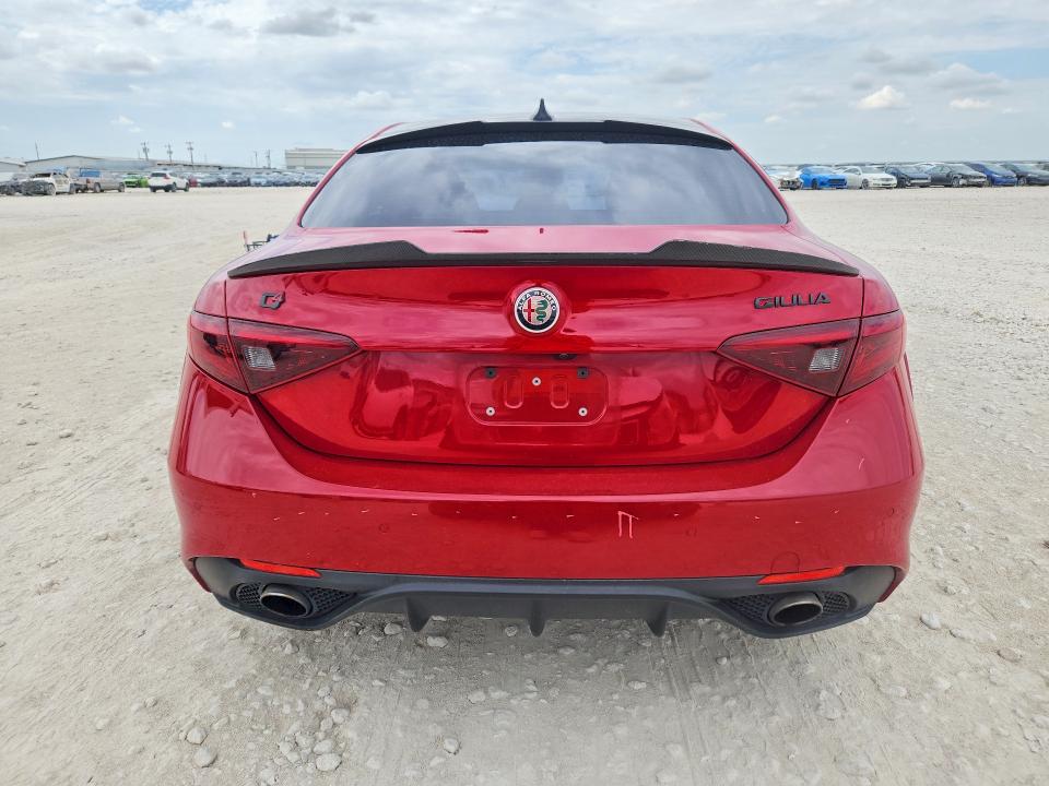 Photo 6 from auction – 2018 ALFA ROMEO GIULIA with VIN ZARFAEEN1J7570287