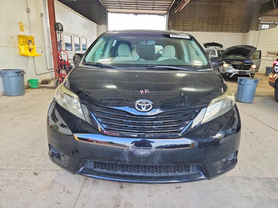 Photo 5 from auction – 2013 TOYOTA SIENNA with VIN 5TDKK3DC5DS353281