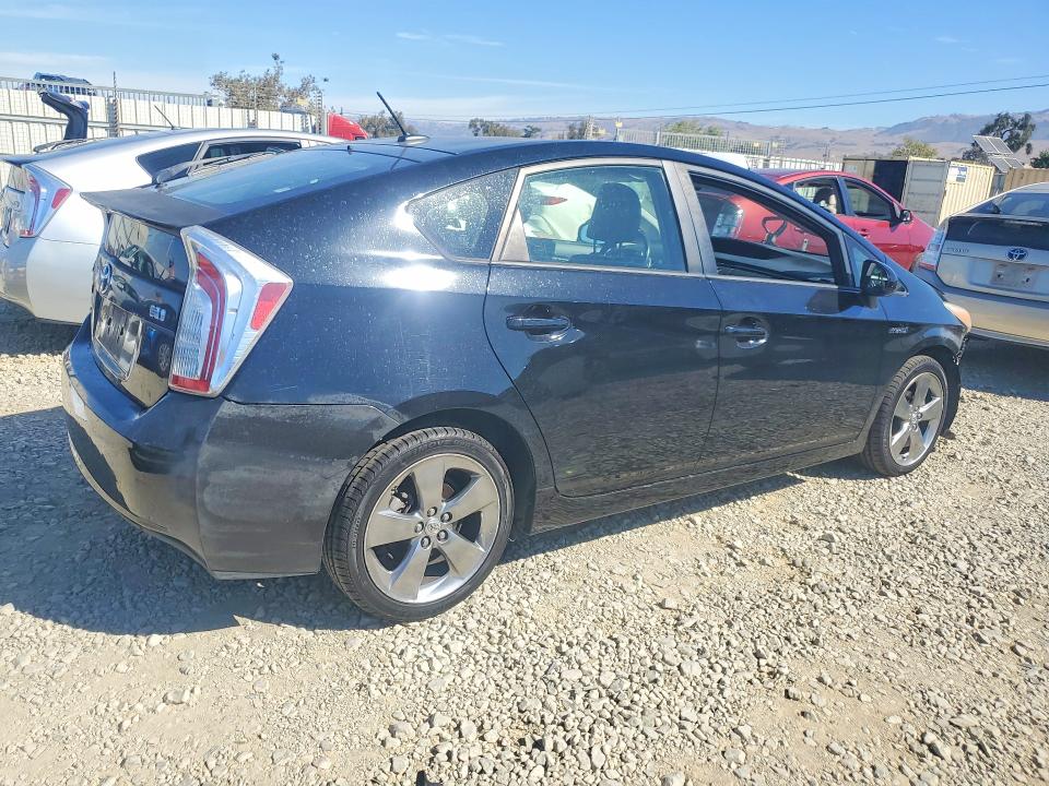 Photo 3 from auction – 2013 TOYOTA PRIUS with VIN JTDKN3DU4D1649292