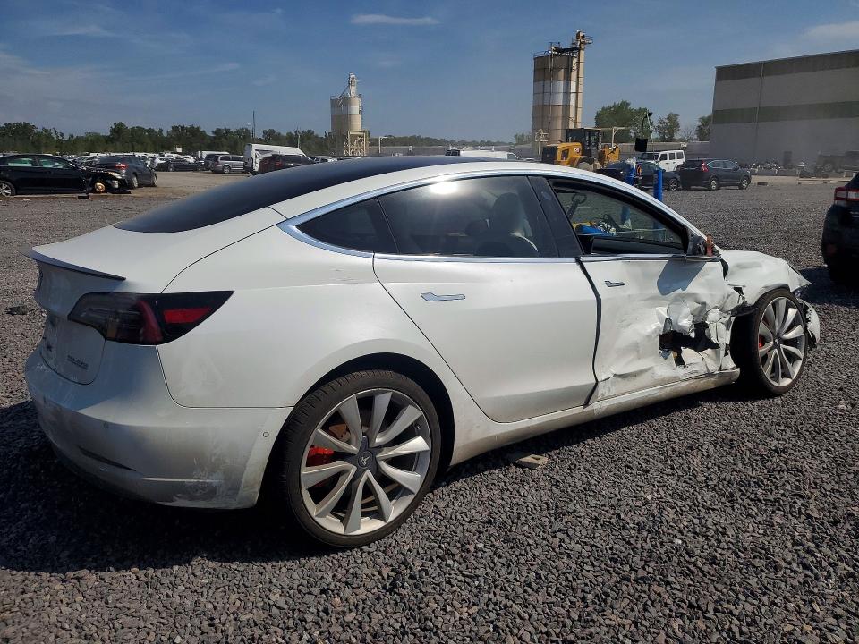Foto 3 de la subasta – 2018 TESLA MODEL 3 con VIN 5YJ3E1EB3JF081352